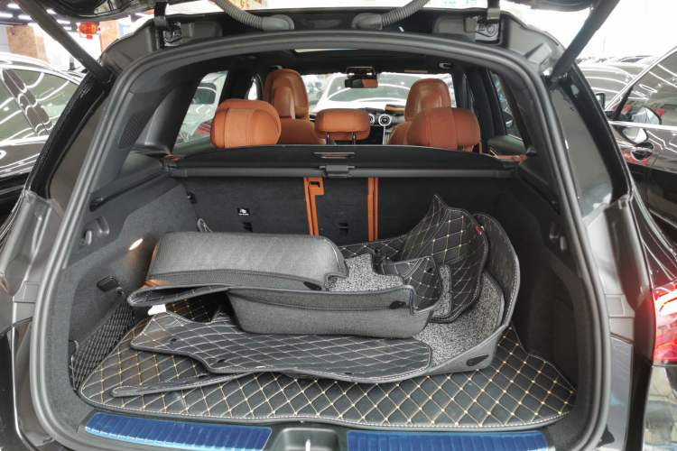 Used Mercedes-Benz GLC 2023 Refreshed GLC 300 L 4MATIC Dynamic Edition 5 Seats
