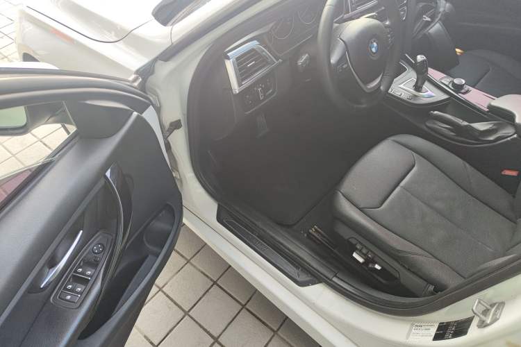 Used BMW 3 Series 2017 318i Fashion Model