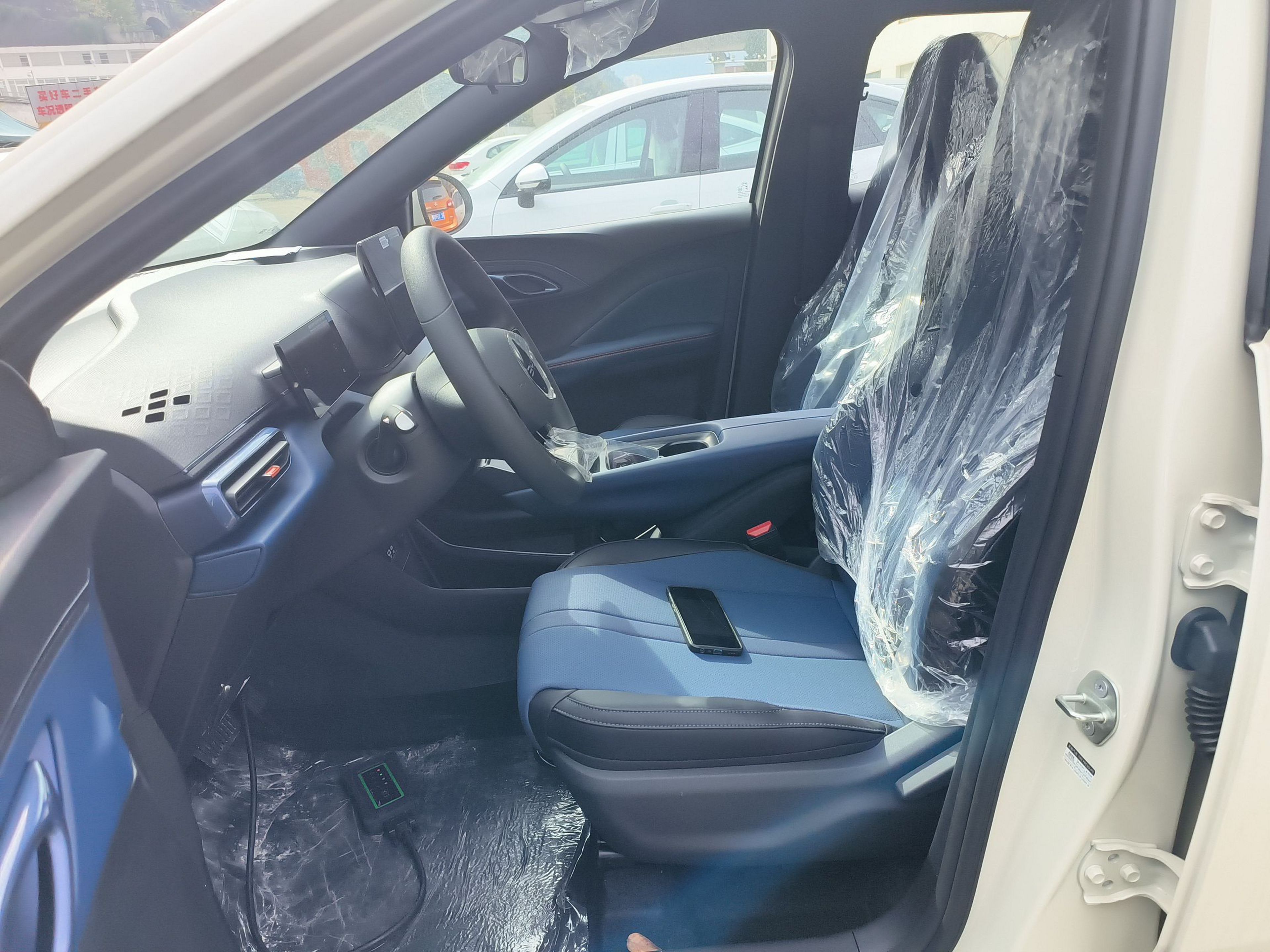 المقاعد الأمامية داخل السيارة