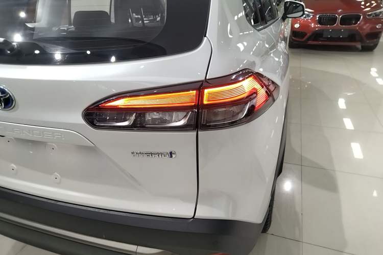 Used Toyota FRONTLANDER 2023 2.0L Smart Electric Hybrid Dual-Engine Deluxe Version
