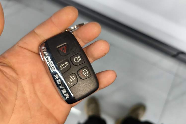 Used Land Rover Range Rover Evoque 2018 240 PS SE Smart Brilliance Edition
