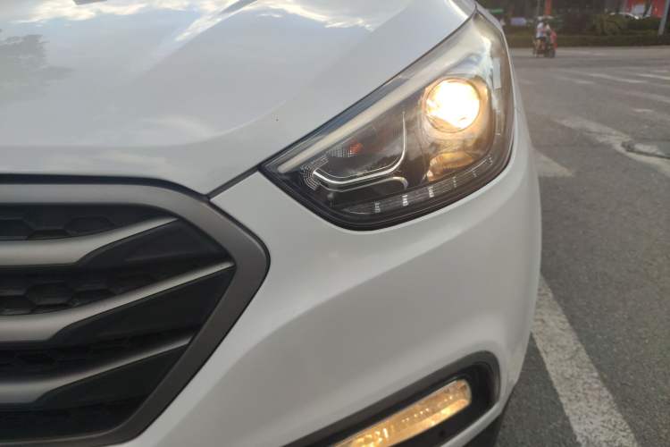 Used Hyundai ix35 2013 2.0L Automatic Two-Wheel Drive Smart GLS China IV Standard
