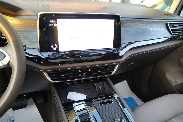 Used Volkswagen Viloran 2024 330TSI Luxury Edition
