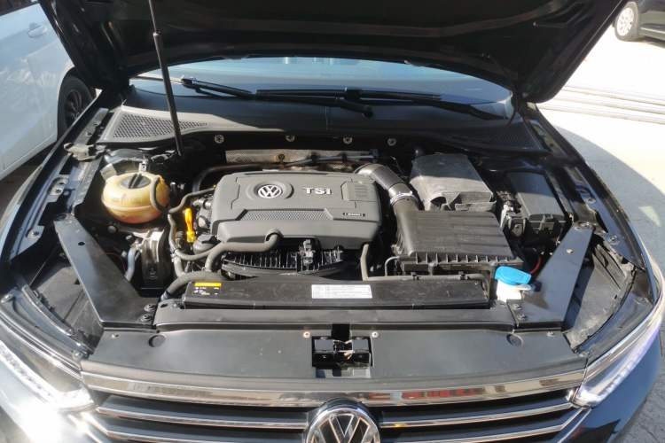 Used Volkswagen Magotan 2017 330TSI DSG Leading Model
