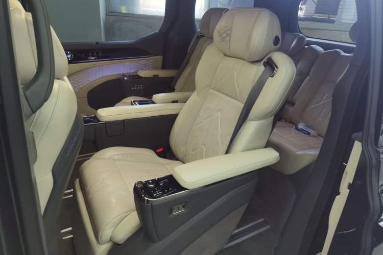 Used Zeekr 009 2024 Six-Seat Executive Version 4WD 108 kWh
