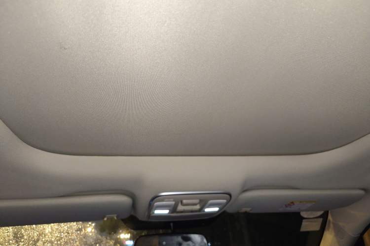 Used Geely Auto Emgrand X7 Sport 2018 1.8TD Automatic Two-Wheel Drive Smart Connect 4G Internet Edition
