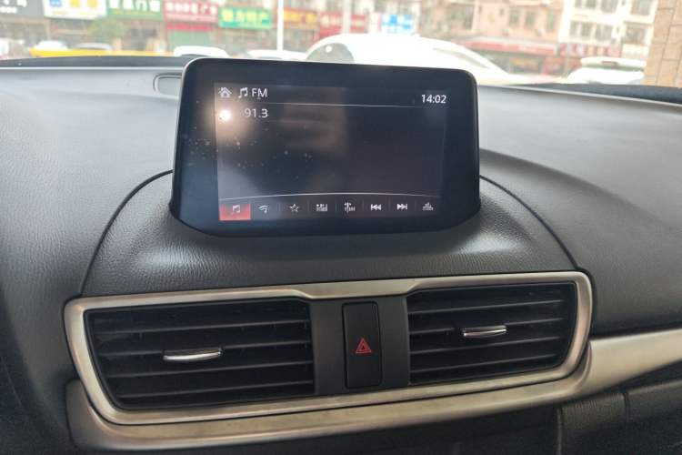 Used Mazda Mazda 3 Axela 2019 Cloud-Controlled Sedan 1.5L Automatic Luxury Model China VI Standard
