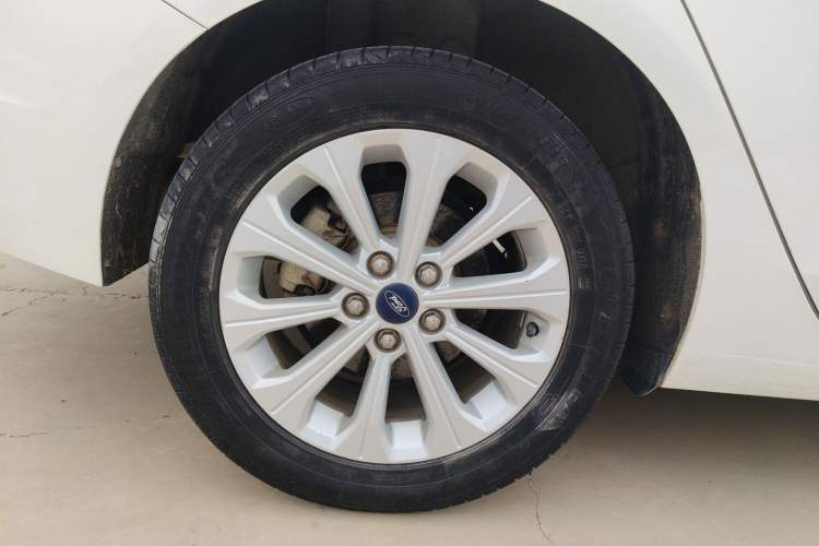 Used Ford Escort 2015 1.5L Automatic Fashion Model