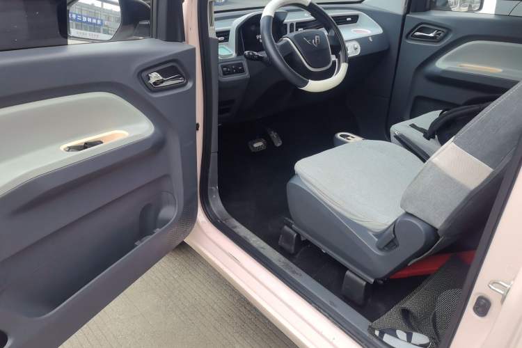 Used Wuling Hongguang MINIEV 2022 Macaron Fashion Model Lithium Iron Phosphate
