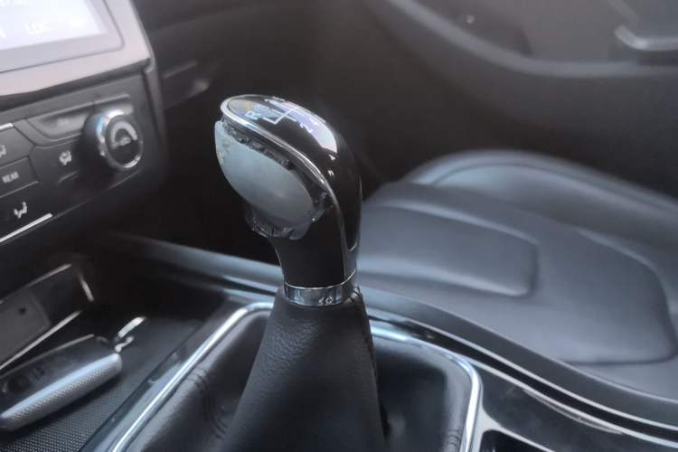 Used Dongfeng Fengon 580 2016 1.5T Manual Luxury Version