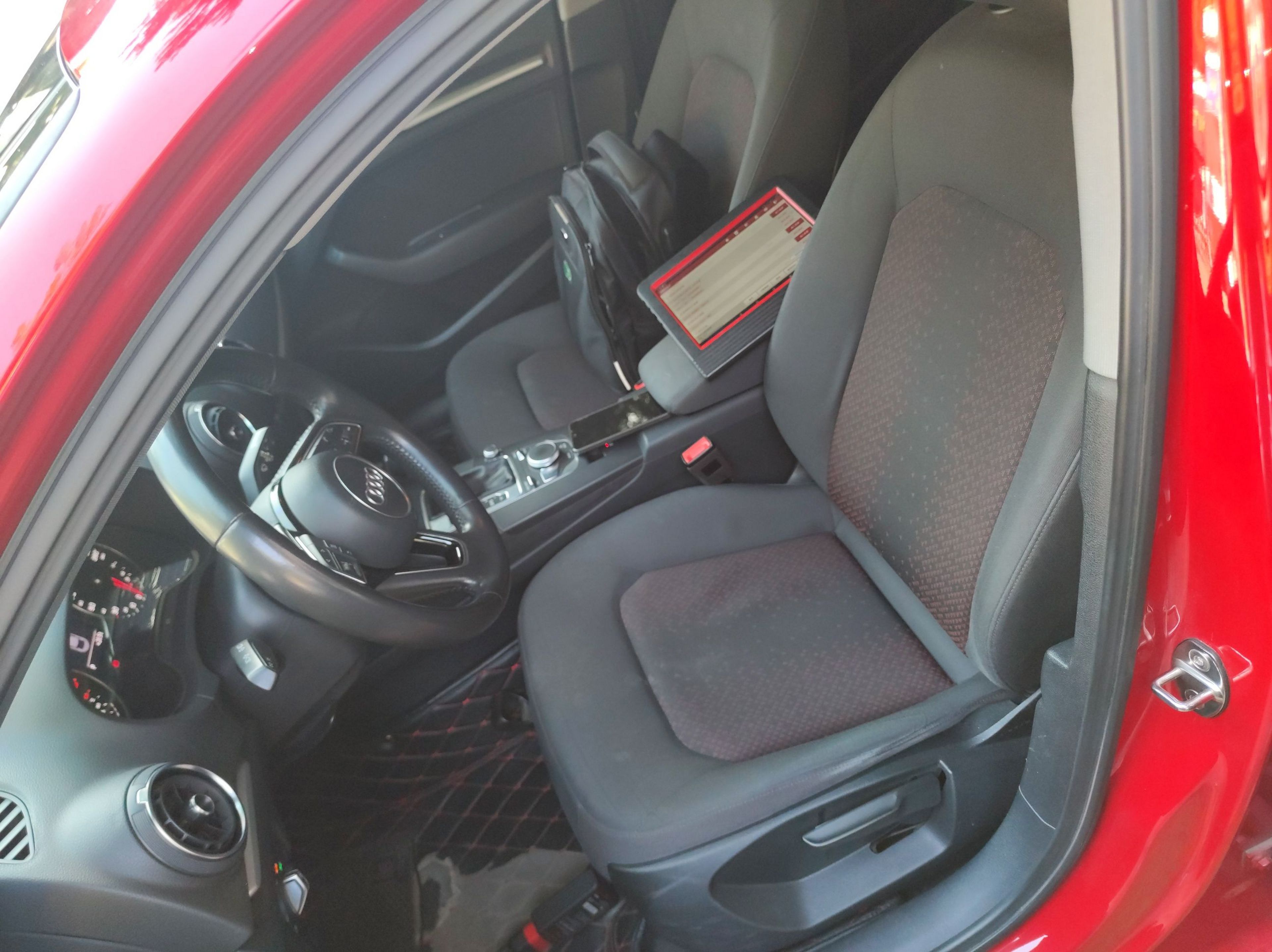 Переднее сиденье в автомобиле