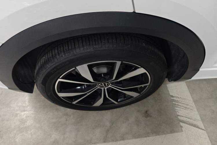 Used Volkswagen T-ROC 2023 300TSI DSG Two-Wheel-Drive Chen Guang Edition
