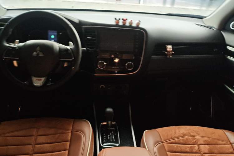 Used Mitsubishi Outlander 2021 2.4L 4x4 Zhi Xiang Edition 7 Seats