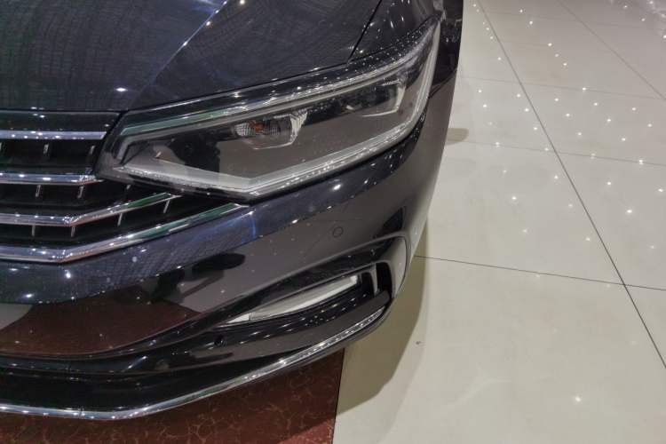 Used Volkswagen Magotan 2023 2 Million Units Limited Edition 330TSI DSG Leading Version
