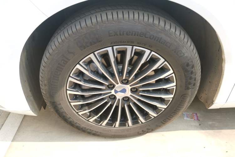 Used Denza D9 2022 DM-i 1040 Prestige Model