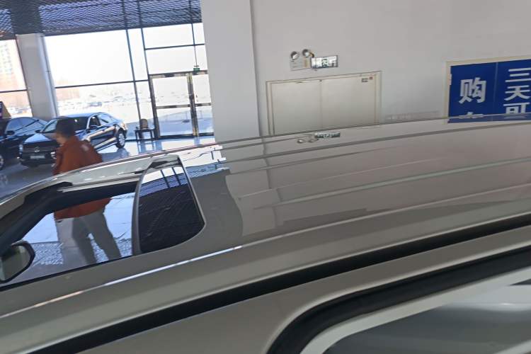 Used Toyota Sienna 2023 2.5L Hybrid Deluxe Edition