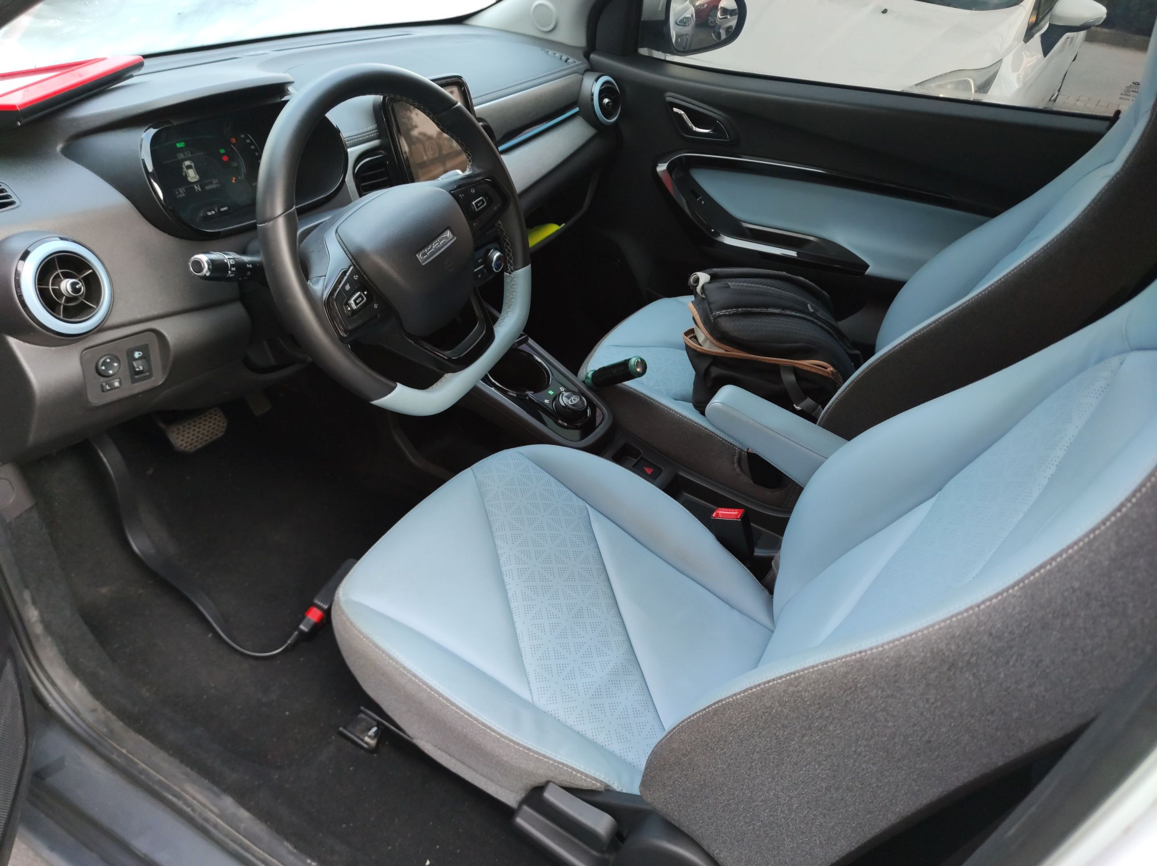 Переднее сиденье в автомобиле