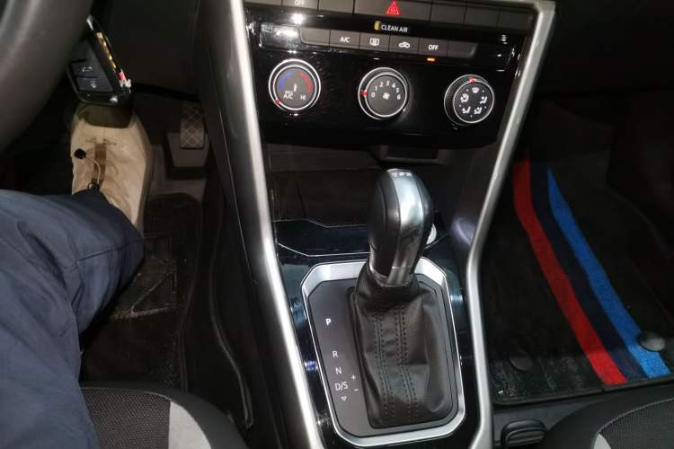 Used Volkswagen T-ROC 2019 230TSI DSG Two-Wheel-Drive Advanced Version China VI Standard
