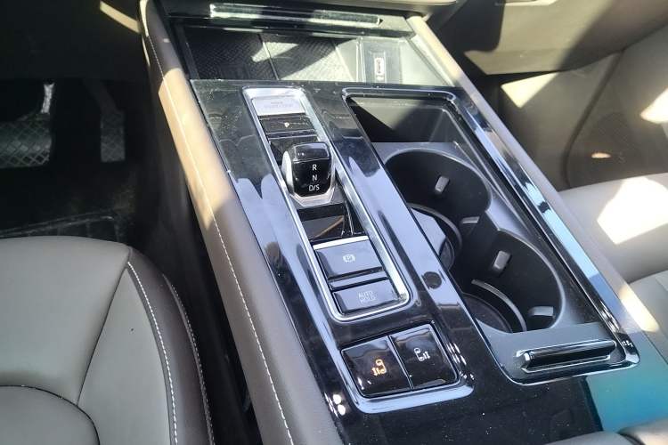 Used Volkswagen Viloran 2024 330TSI Luxury Edition
