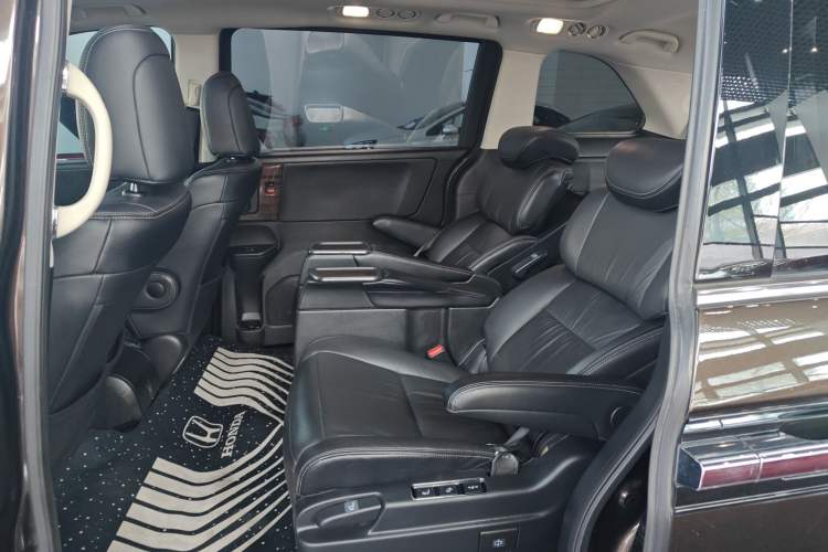 Used Honda Elysion 2016 2.4L Luxury Edition
