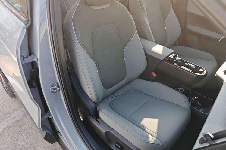 Used Volvo EX30 2025 Rear-Drive Long-Range Version Ultra
