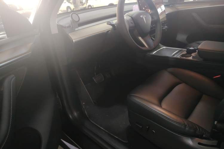 Used Tesla Model Y 2021 Long-Range All-Wheel-Drive Version