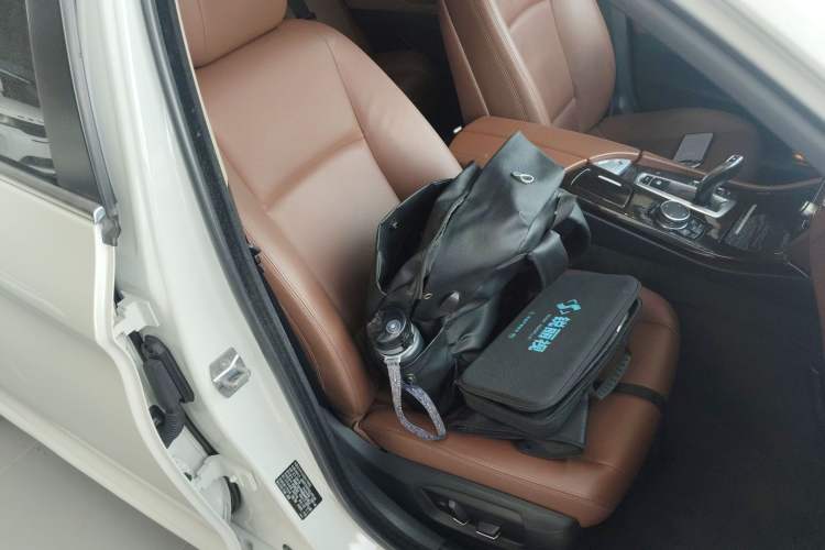 Used BMW 5 Series 2014 528Li Leading Model
