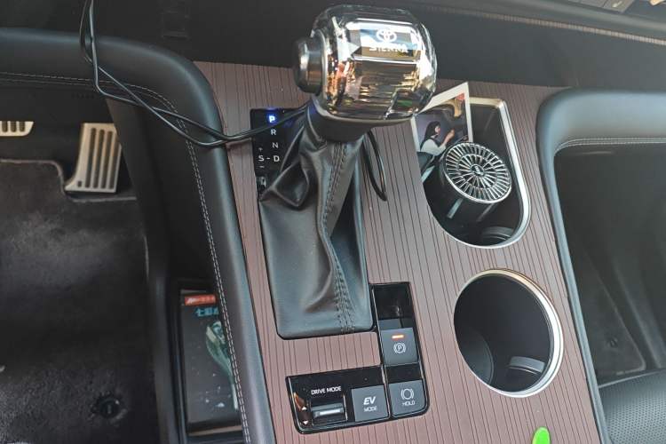 Used Toyota Sienna 2024 2.5L Hybrid Four-Wheel Drive Luxury Edition