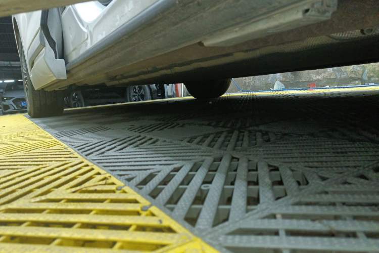 Used Denza D9 2022 DM-i 1040 Prestige Model
