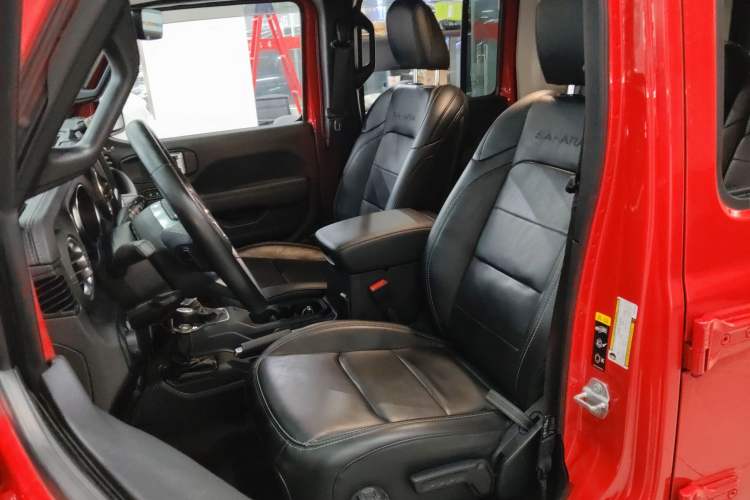 Used  Wrangler 2019 2.0T Sahara Four-Door Version China VI Emission Standard
