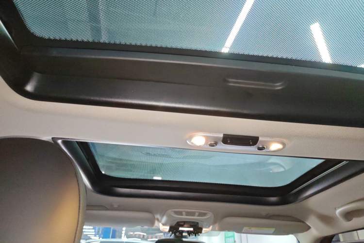 Used  MINI 2019 1.5T COOPER Classic Edition Five-Door Version
