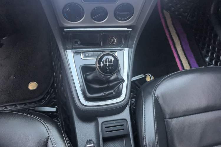 Used Volkswagen Lavida 2013 Restyled Classic 1.6L Manual Comfort Edition
