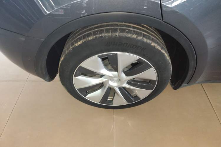 Used Tesla Model Y 2021 Long-Range All-Wheel-Drive Version