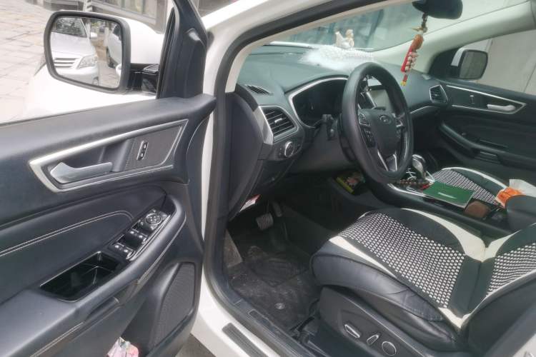 Used Ford Edge 2016 EcoBoost 245 Two-Wheel-Drive Titanium 7-Seater
