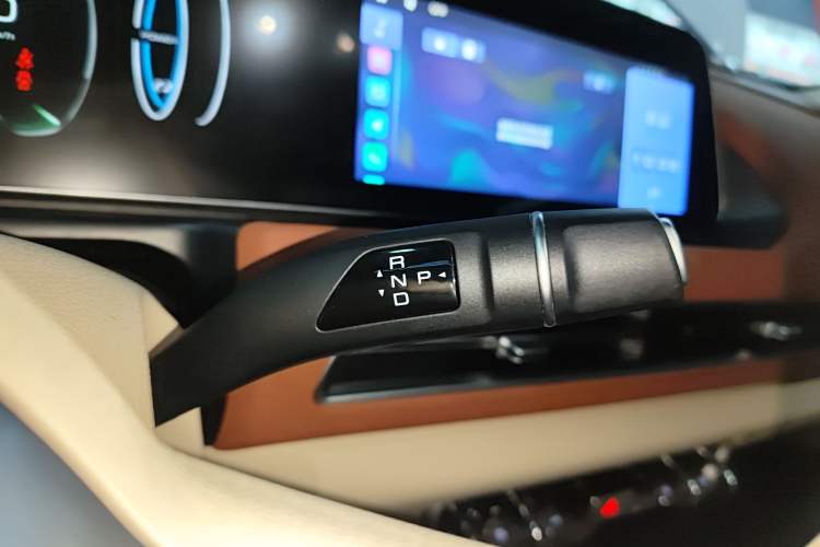 Used ORA Good Cat 2023 401 km Standard Range Luxury Version Lithium Iron Phosphate