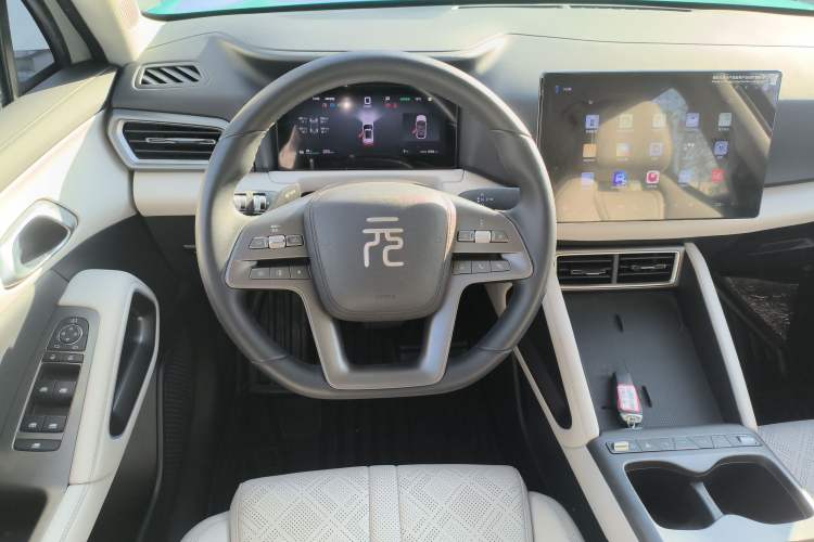 Used BYD Yuan UP 2025 Intelligent Driving Version 401 km Leading Edition
