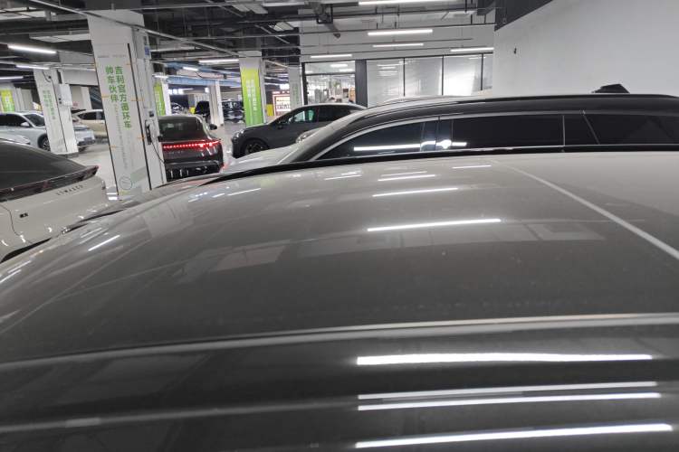 Used Lynk & Co 08 EM-P 2025 220 km All-Wheel-Drive Performance Halo