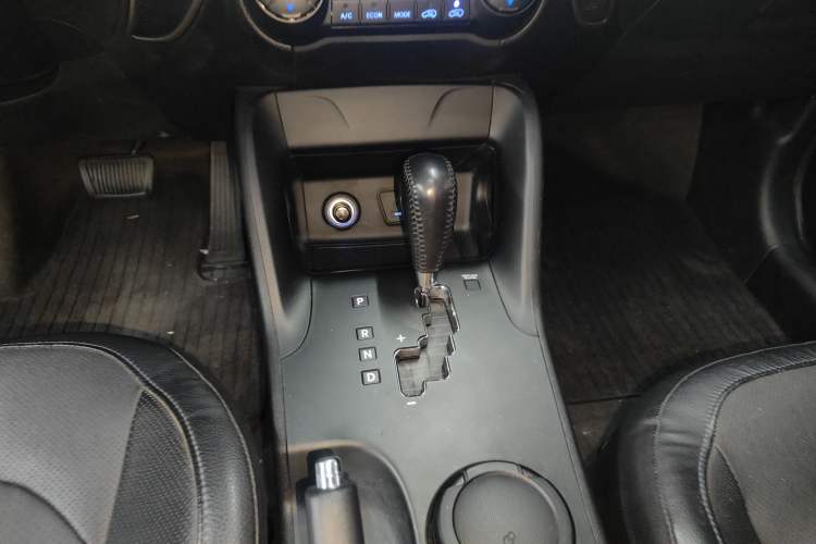 Used Hyundai ix35 2013 2.0L Automatic Two-Wheel Drive Smart GLS China IV Standard
