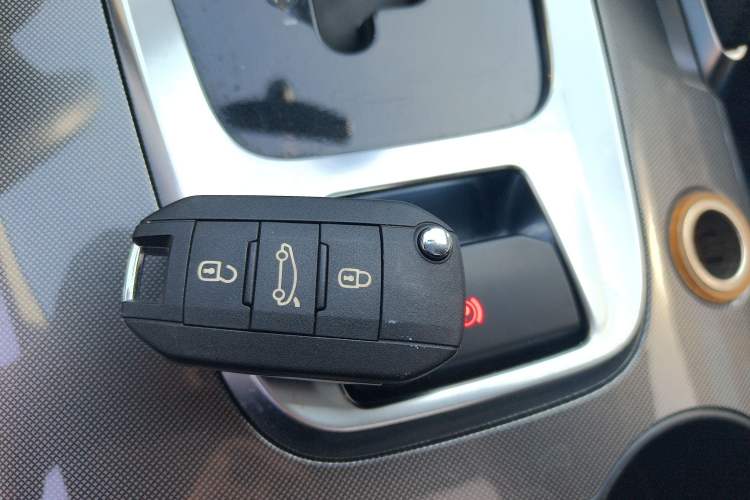 Used Peugeot 3008 2016 2.0L Automatic Classic Edition
