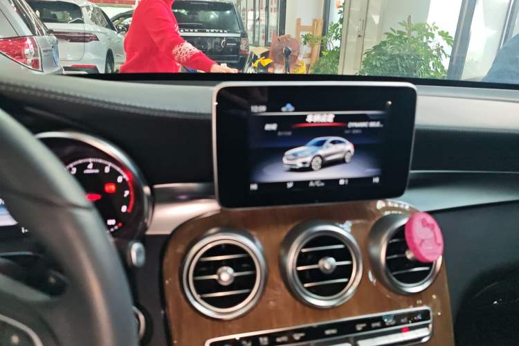 Used Mercedes-Benz GLC Coupe 2018 GLC 260 4MATIC Coupe SUV
