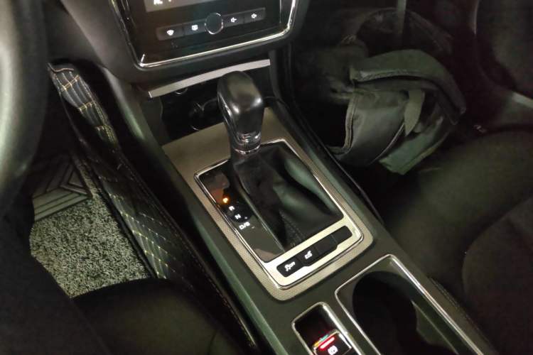 Used Roewe i6 2020 PLUS 1.6L CVT 4G Connected Glory Flagship Edition
