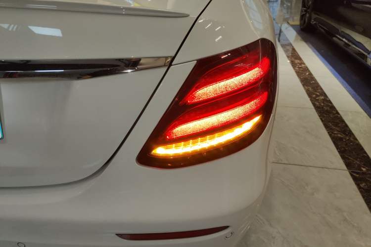 Used Mercedes-Benz E-Class 2017 E 200 Sport