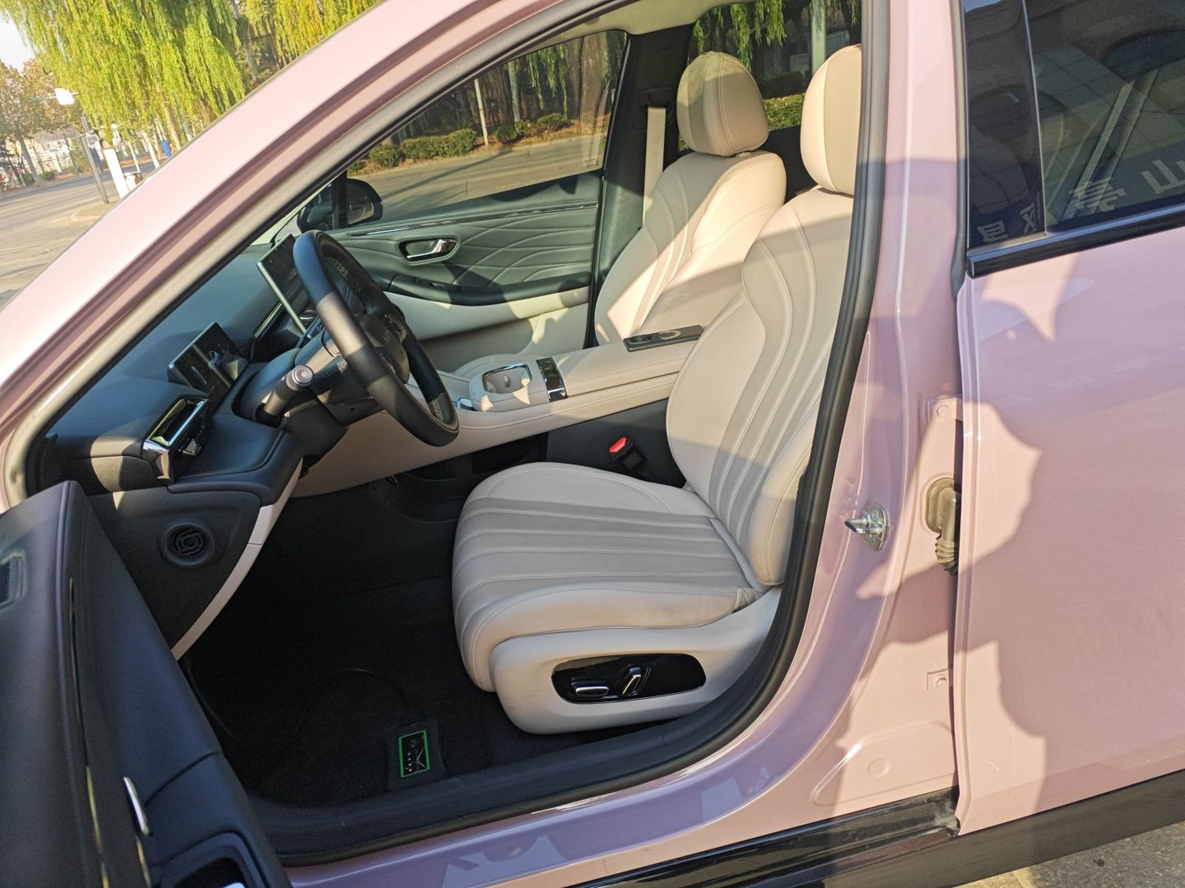 Переднее сиденье в автомобиле