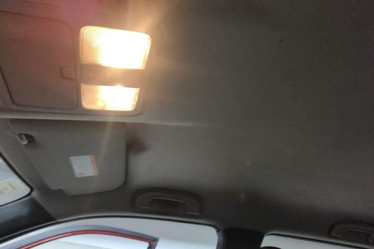 Used Dongfeng Fengdu MX6 2015 2.0L CVT Two-Wheel Drive All-Around Version
