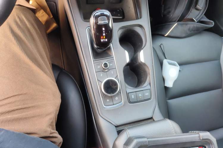 Used Cadillac XT4 2022 28T Two-Wheel-Drive Luxury Version
