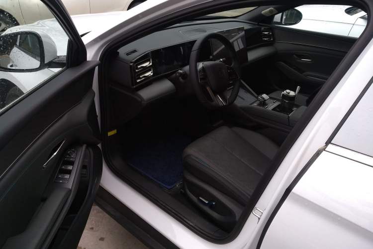 Used BYD Qin L 2024 DM-i 120KM Excellence Model
