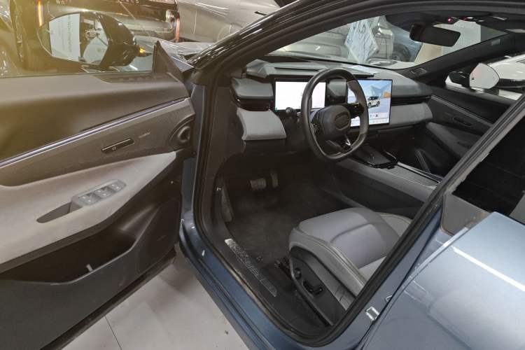 Used Lynk & Co 08 EM-P 2025 245km Ultra-Long Range Halo