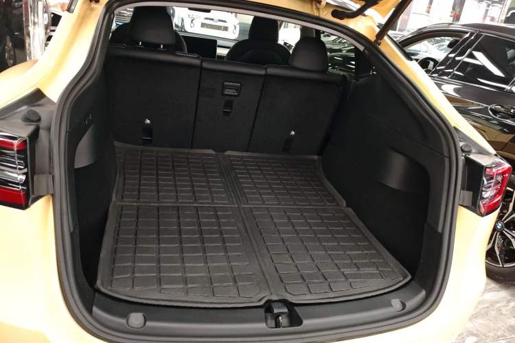 Used Tesla Model Y 2022 Long-Range All-Wheel-Drive Version
