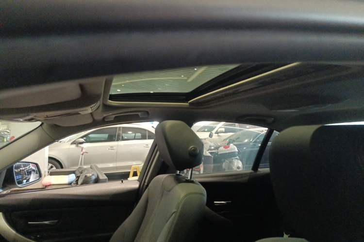 Used BMW 3 Series 2015 320i Luxury Line Stylish Edition
