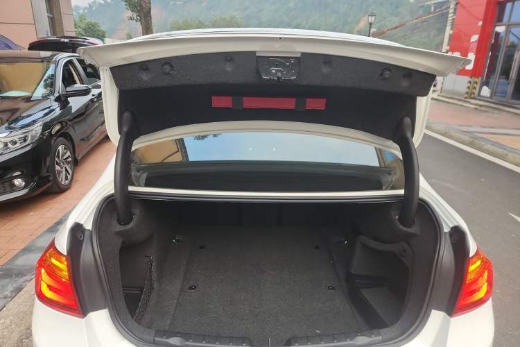 Used BMW 3 Series 2015 328Li Fashion Model
